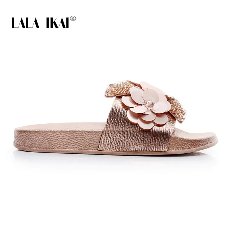 Gold LALA IKAI/женские летние шлепанцы; шлепанцы на плоской подошве с цветочным узором и блестками; женские пляжные шлепанцы; повседневные Мягкие Шлепанцы в Корейском стиле; 014A3760-4 - Цвет: Gold