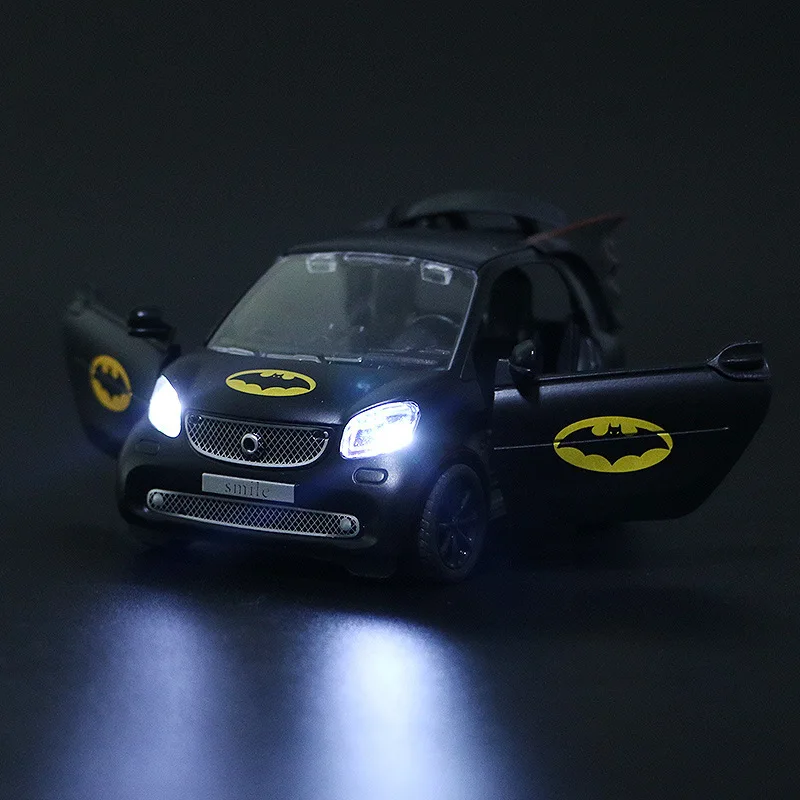 Хит продаж модель автомобиля с 1:36 колесами умным фонариком Бэтменом выдвижной