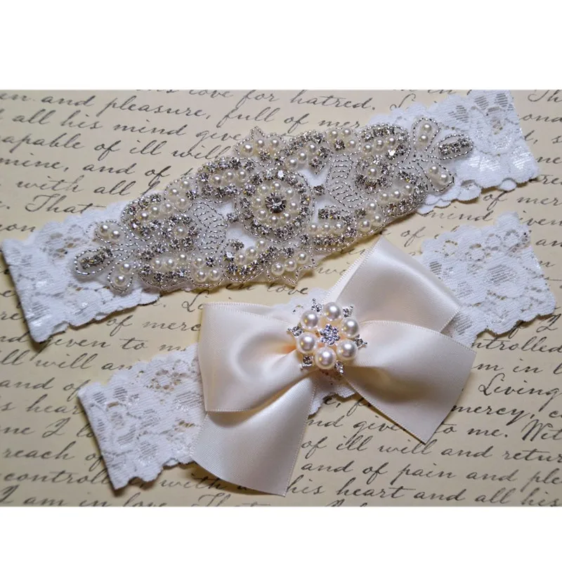 Свадебные подвязки с кристаллами Стразы и жемчуг на Белом Кружевном подвязке