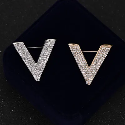 Golden and Silver Простая большая брошь в форме буквы V, воротник рубашки, пальто с цветочным принтом, кардиган с v-образным вырезом, анти-осветительная пряжка, аксессуары для женщин, подарок - Цвет: Golden and Silver
