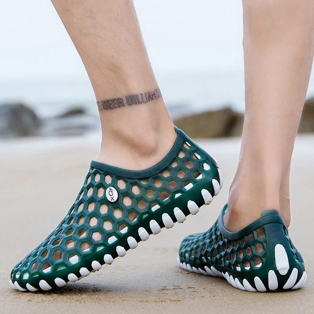 Men Sandals Summer Hollow Slippers Men Lightweight Beach Casual Shoes Outdoor Male Sandals Water Shoes Sandalia Masculina