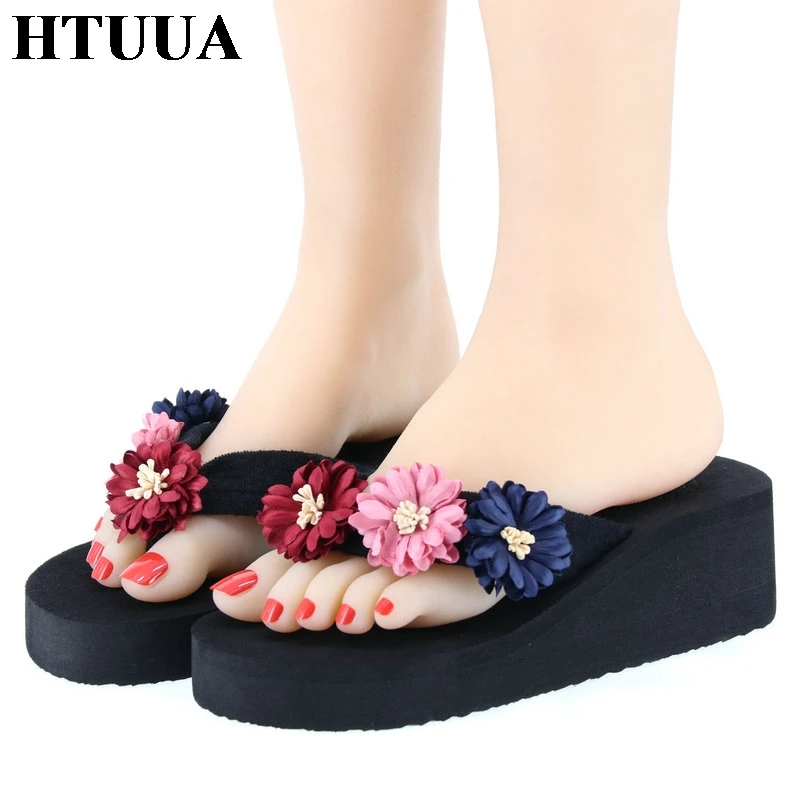 Женские шлепанцы ручной работы HTUUA на танкетке с цветами сланцы летняя обувь для