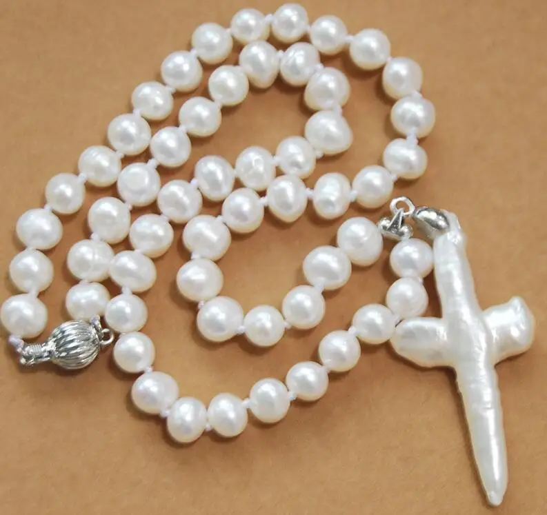 

beautiful 7-8 MM Natural White Cultured Pearl & Cross Pendant necklace 18"