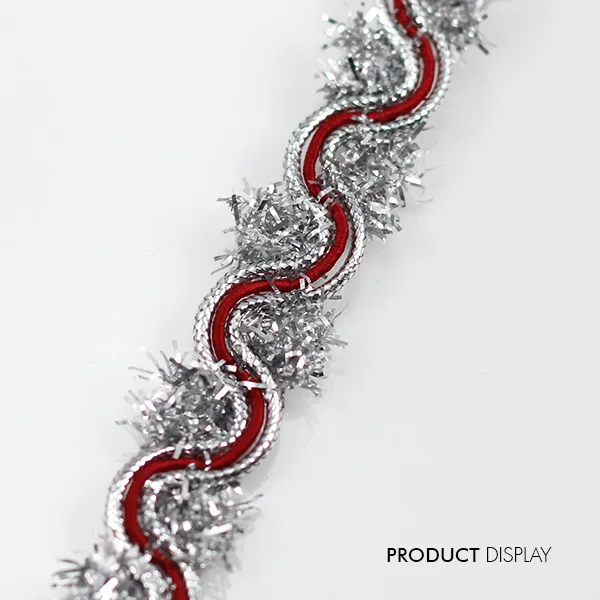 Фото Плетеная серебристая красная кружевная лента витая отделка металлическая