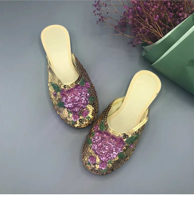 Comfortable Slippers Summer Vintage Ethnic Embroidered Slippers Satin Sequins Flat with Beef Feathers Home Women's Slippers