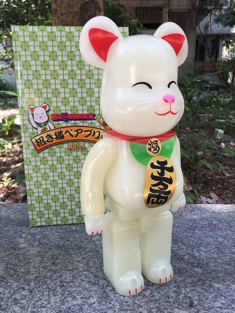 Лидер продаж виниловая кукла Bearbrick 400% 28 см светящаяся фигурка кота удачи из ПВХ
