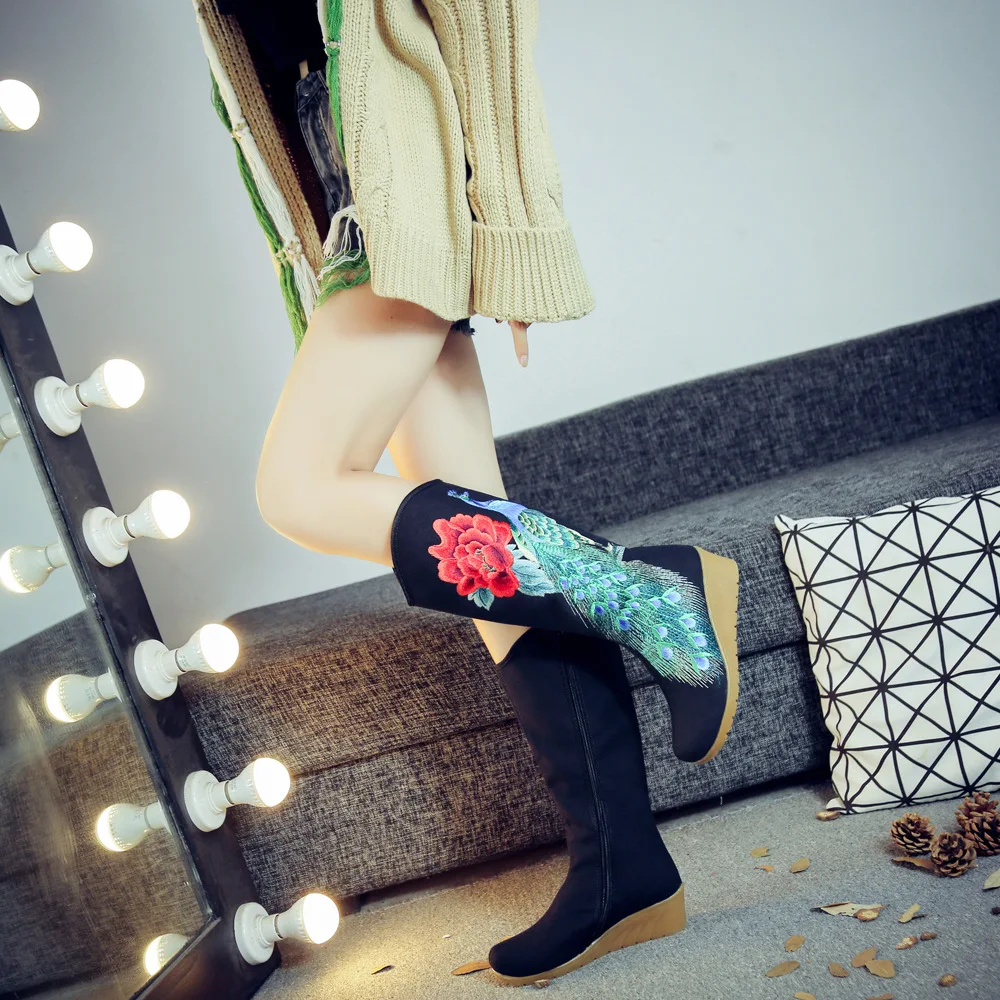 Женские зимние ботинки парусиновые средней высоты с вышивкой павлина женские