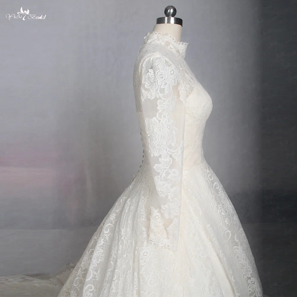 Желтое свадебное платье с длинным рукавом и высоким воротом| |