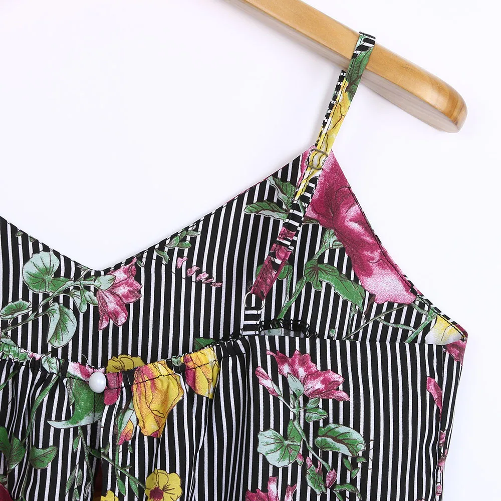 Женский топ с v-образным вырезом и цветочным принтом черный укороченный