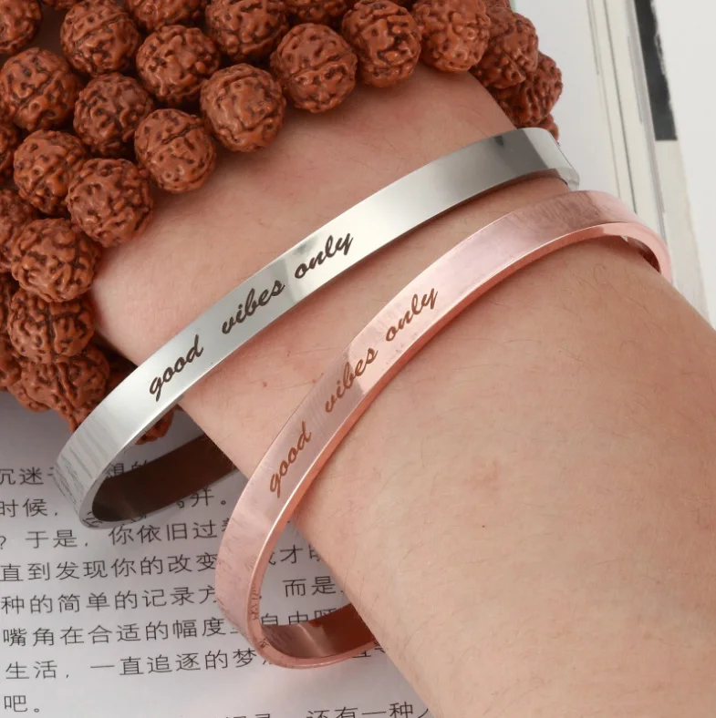 Браслет манжета из нержавеющей стали с гравировкой good vibes only Вдохновляющие