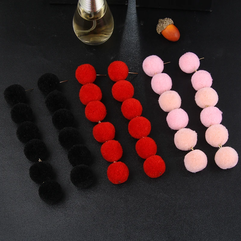 Длинные серьги капли с плюшевыми шариками круглые бархатные кисточками модные