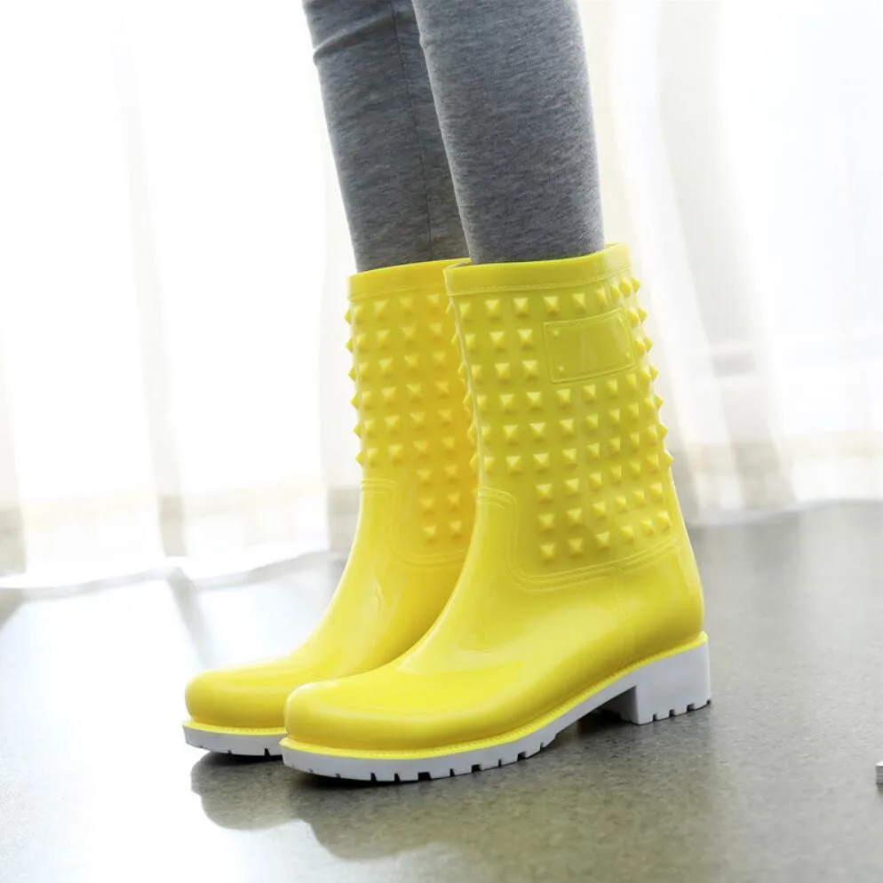 Koovan/непромокаемые сапоги Мода 2017 г. с заклепками Яркие цвета Женские резиновые