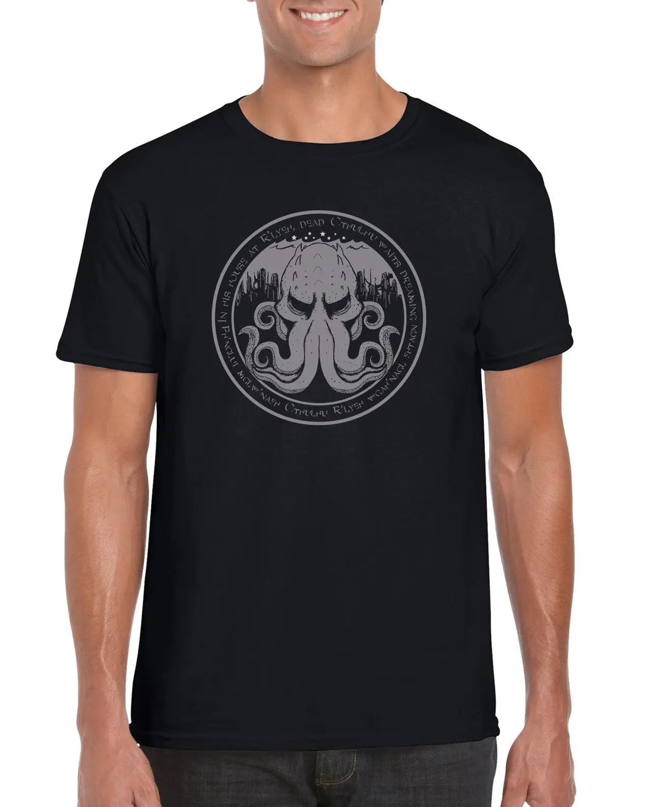 &quotВ его доме в Р 'иле... Футболка с надписью Cthulhu loveccraft Inspired Book S-3XL футболка