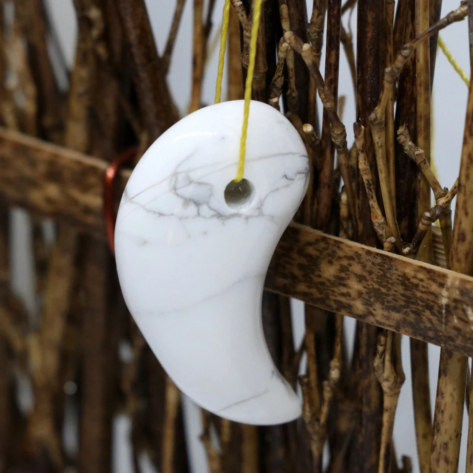 Оптовая и розничная продажа Мода Белый Howlite счастливый мир magatama Кулон Fit DIY Ожерелье Подвески Бесплатная доставка ювелирных изделий 18*35 мм B1831