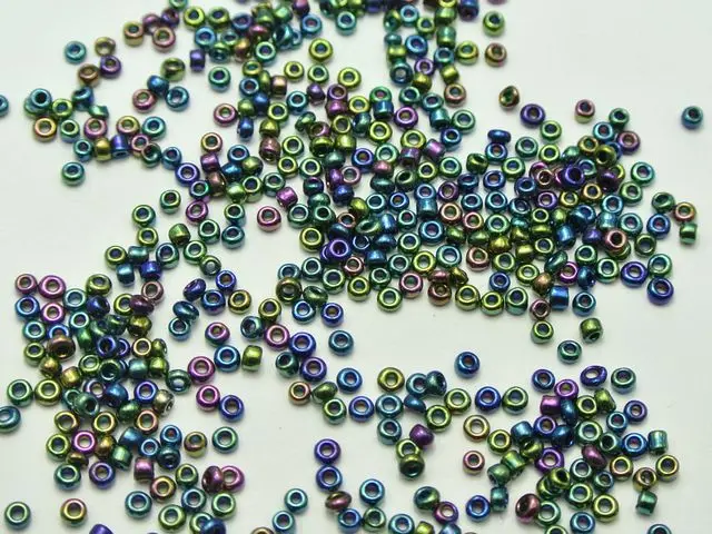 

10000 Peacock Blue Glass Seed Beads 1.5mm (12/0) + Storage Box
