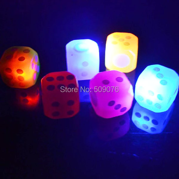 Бесплатная доставка 24 шт./лот резиновые светодиодные игральные кости светящиеся
