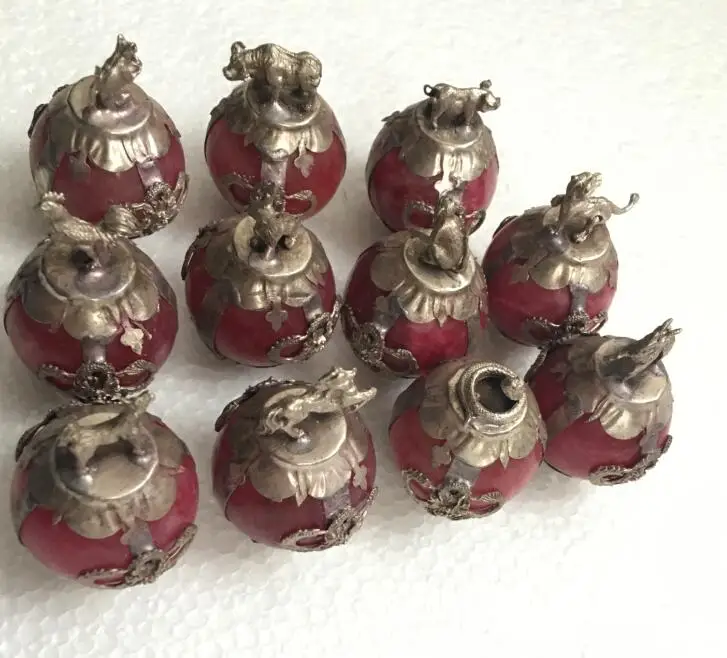 Металлические изделия коллекционные Украшенные красным нефритом тибетское