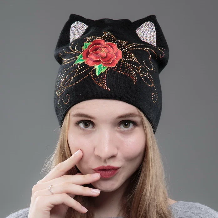 Дизайн женские шапочки Skullies Милая Красная Роза девушка осень зима шапка с кошачьими ушками Стразы Цветочные женские зимние шапки бини - Цвет: black