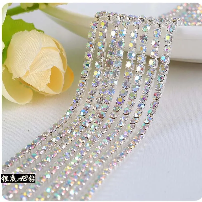 Стразы на серебристой основе 1 метр смешанные цвета кристаллы AB цепочка для