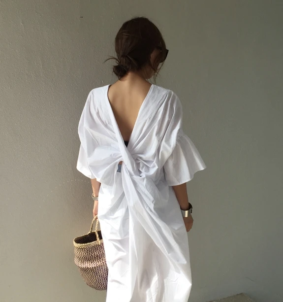 Женское платье с коротким рукавом белое или синее открытой спиной в Корейском