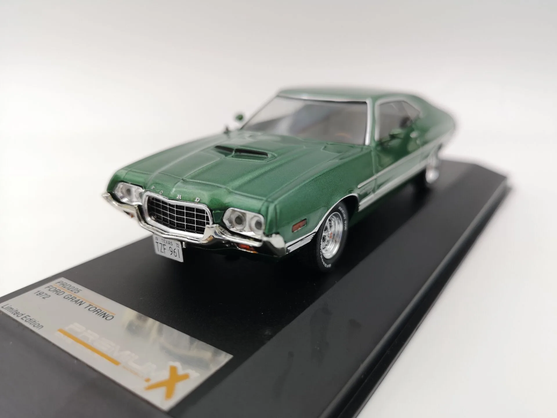 Зеленый Премиум/X 1:43 FORD GRAN TORINO SPORT 1972 бутик сплава Модель автомобиля игрушки для детей Детские игрушки модель подарок оригинальная коробка - Цвет: Зеленый