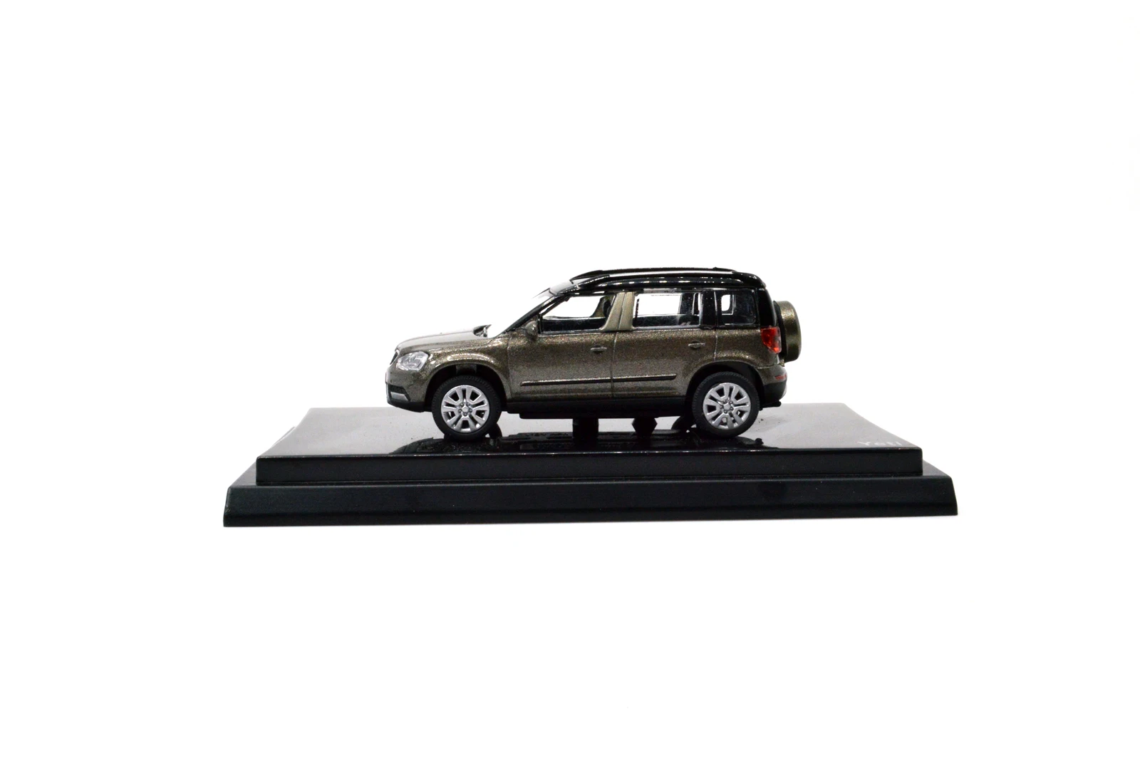 1:64 1/64 1 64 SVW Skoda Yeti 2013 коричневый литой под давлением игрушечный автомобиль