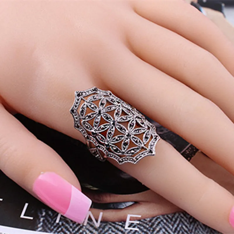 

Ajojewel Bijoux Anel De Formatura Fashion Hollow Out Snowflake Black Crystal Big Rings For Women