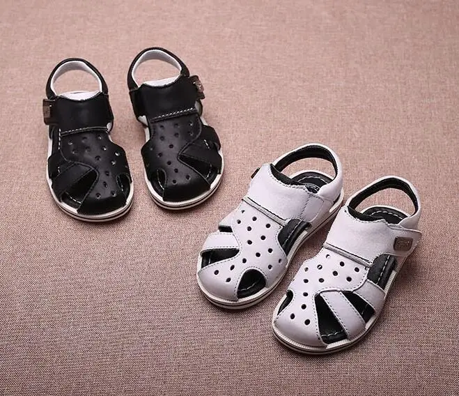 2017 г. Детская обувь кожаные сандалии тонкие туфли с отверстиями Повседневная