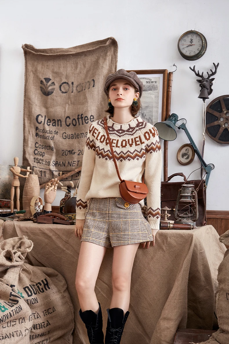 ARTKA осень и зима женский жаккардовый свитер длинный рукав круглый вырез с буквенным принтом Эластичный пуловер свитер YB12380D