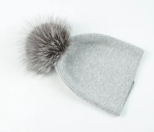 Light grey silver Женская шапка из меха енота с помпонами, Весенняя теплая вязаная Повседневная Высококачественная модные шляпы, Женская Шерстяная Вязаная Шапка-бини - Цвет: Light grey silver
