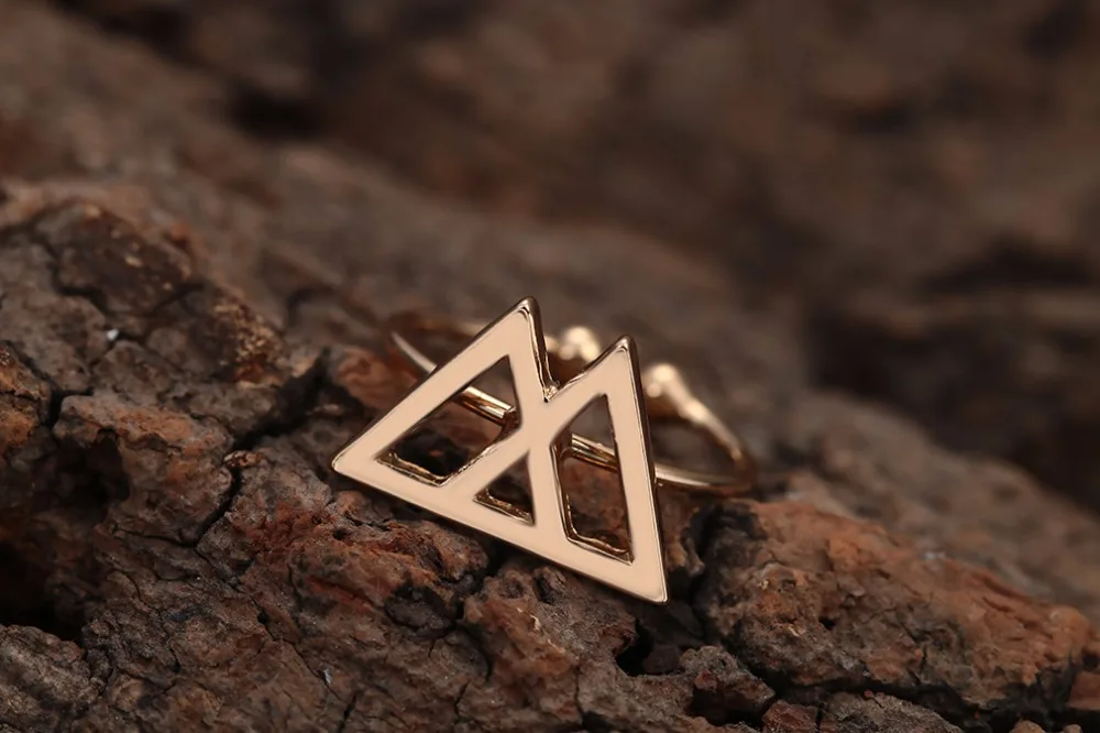 2017 золотой цвет перевернутый шеврон ожерелья с треугольниками & Кольца для