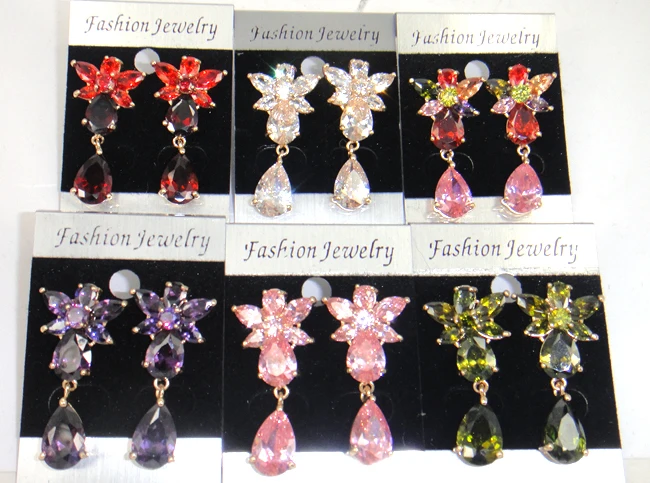 Женские серьги-гвоздики с фианитом золотого цвета | Украшения и аксессуары