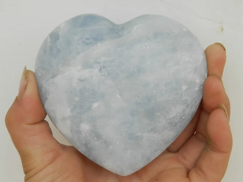 

Natural beautiful Lapis lazuli quartz crystal crystal heart to heal