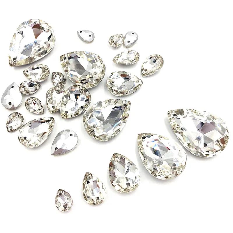 Стразы смешанного размера с белыми искусственными кристаллами пришивные стразы