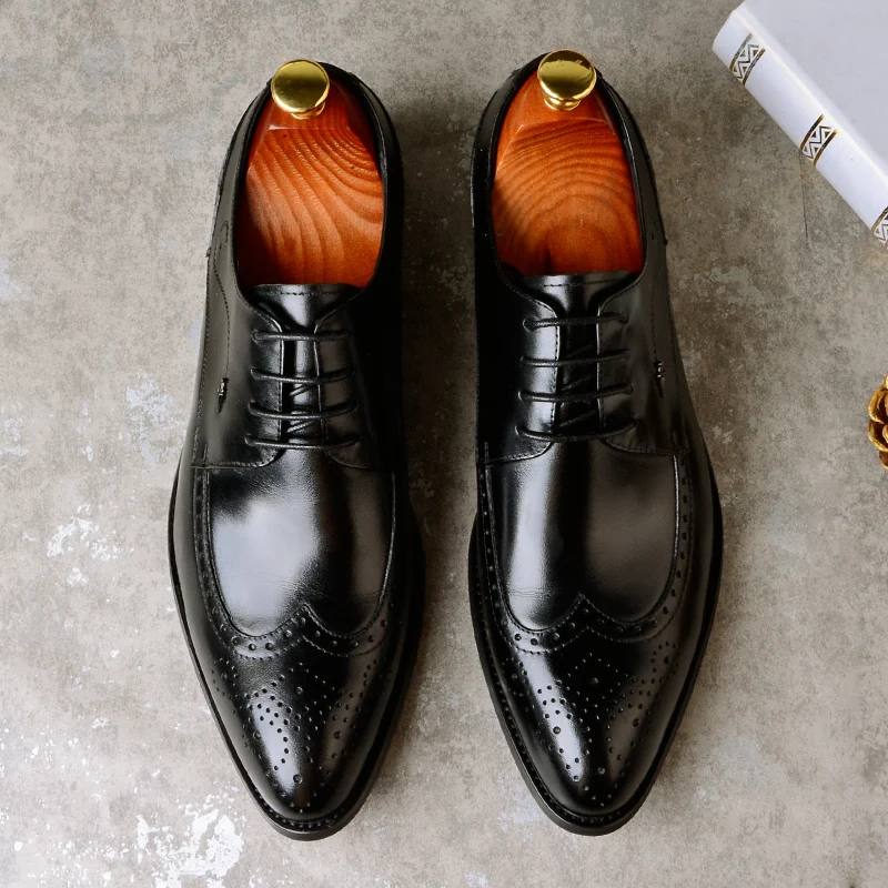 preço Homens Sapatos Casuais Couro Genuíno Dedo Do Pé Fino Esculpido Moda Apartamentos Estilo Britânico Sapatos De Negócios Sapatos Oxford Para Homem