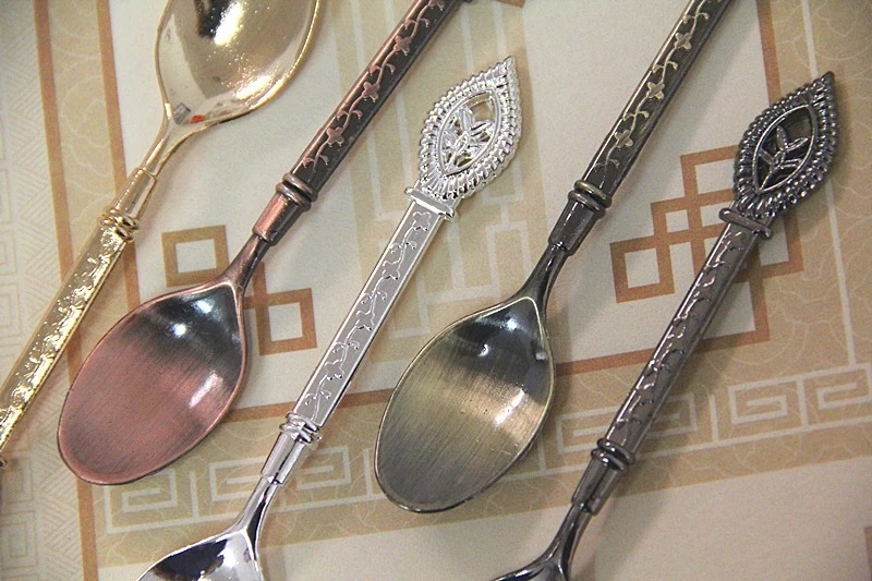 

5 pieces/lot 2021 Fashion metal Dubai palace royal wind vintage gold and silver spoons coffee retro ice cream spoon mini colher