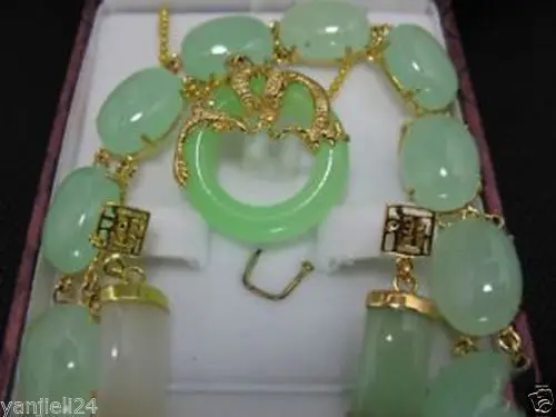 

Beautiful Green Natural Jade Bracelet pendant Necklace earring Set