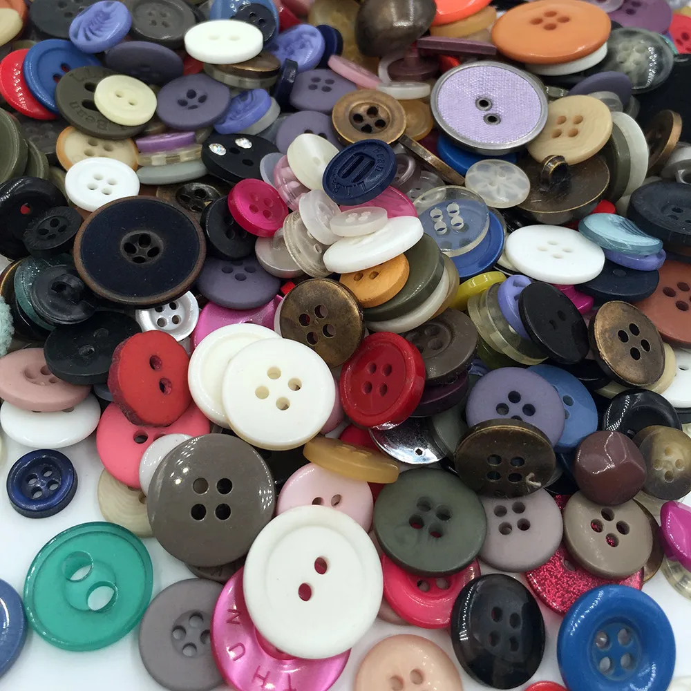 Cheapest 50g/bag Mixed Color/Size/Material Random Wooden Metal Plastic Buttons Accessories for Bag Shirt Clothes Handmade Sewing | Дом и сад