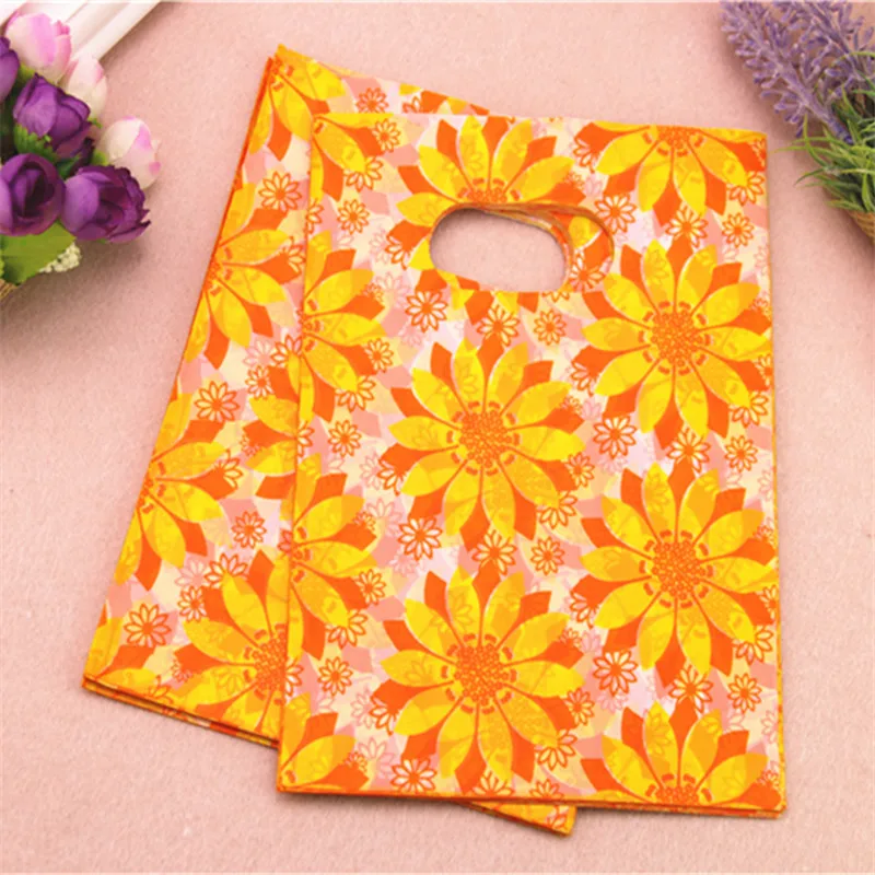 

2021 New Design Wholesale 100pcs/lot 15*20cm Yellow Sunflower Gift Packaging Bags With Handles Plastic Shopping Gift Bags