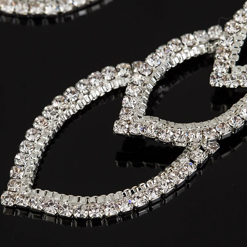 Серьги с кристаллами геометрическое украшение красивые темпераментные женские