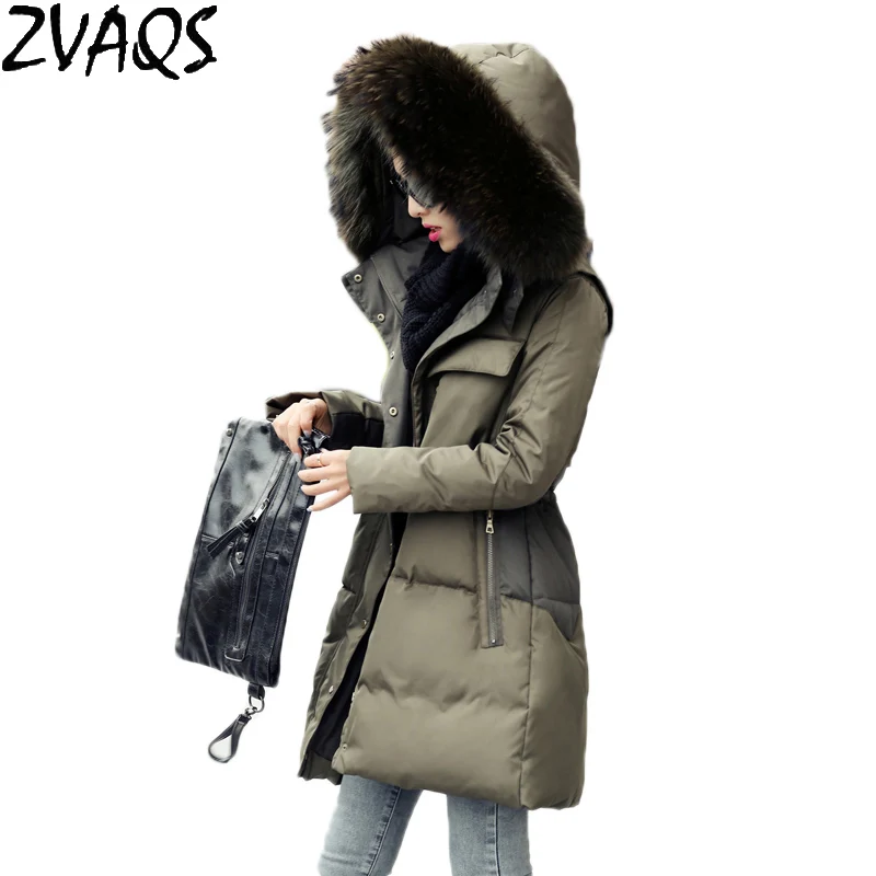 Женская зимняя куртка средней длины армейская зеленая с капюшоном и воротником