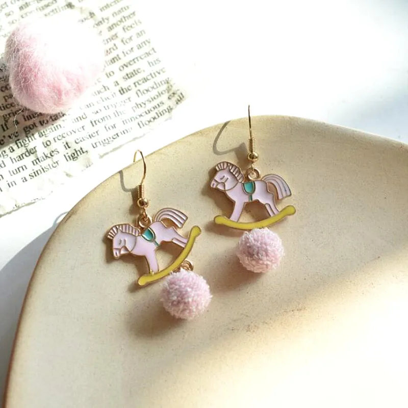 Timlee E092 New Popular Trojan Horse Earring Hair Ball Lovely Metal Dangle Earrings Temperamental Accessories Wholesale | Украшения и