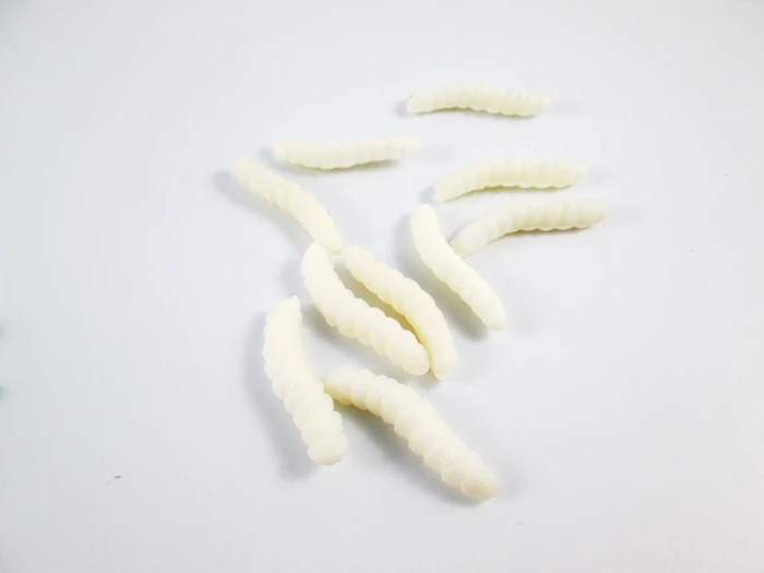 

Wholesale 500Pcs/lot Lifelike White Black Insect Maggot Vegetable Worm Model Halloween Props Gags Practical Jokes Toy