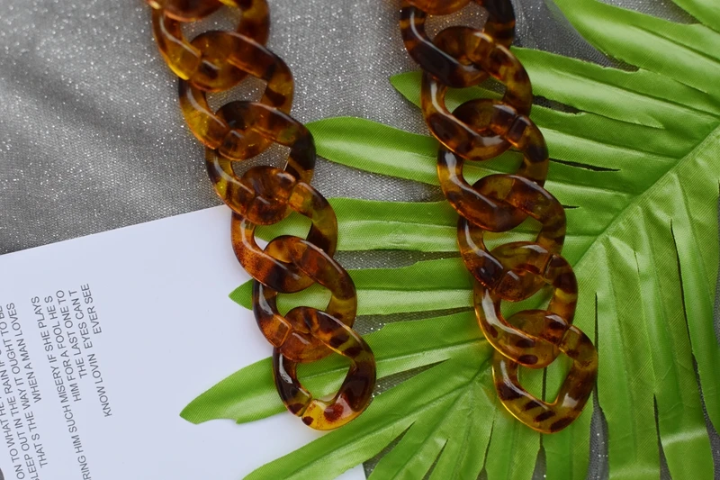 Женская акриловая леопардовая сумка в стиле оверсайз мессенджер хорошего