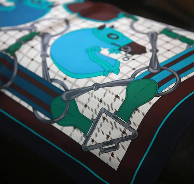 

Шарф из натурального шёлка, с принтом Синей Лошади