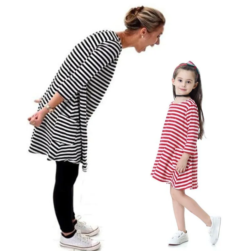 Семейные комплекты платья в полоску для девочек Ropa Mama e Hija хлопковое платье мамы и