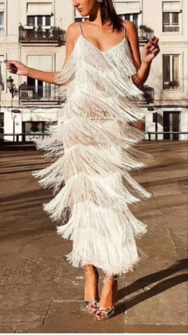 Высококачественное белое платье с кисточками и v образным вырезом длинное