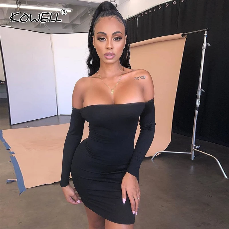 Женское облегающее платье с открытыми плечами длинным рукавом и открытой спиной
