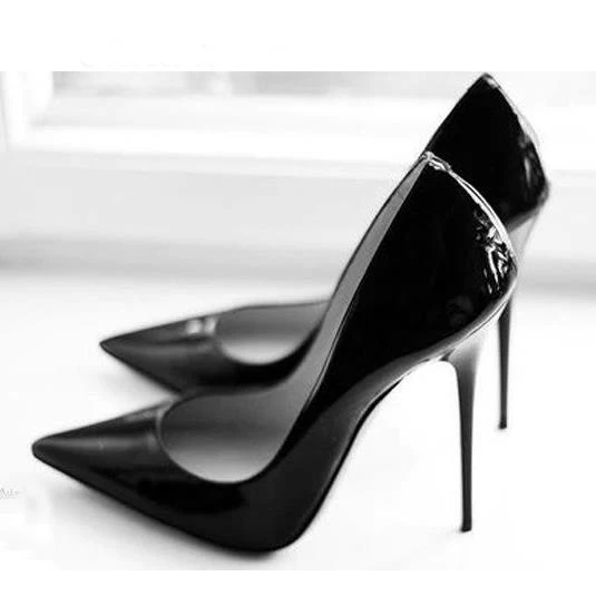 Женские черные блестящие модельные туфли из лакированной кожи с острым носком