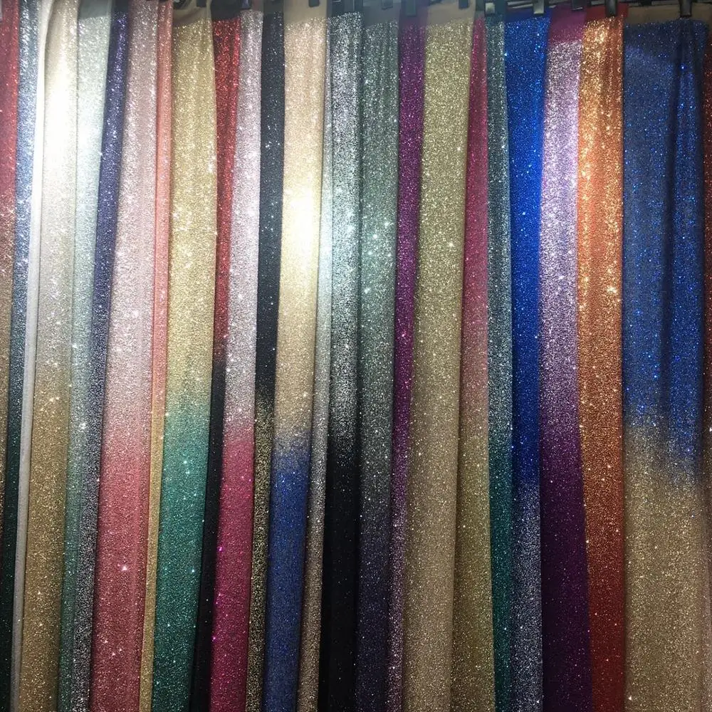 Блестящее золотистое градиентное комбинированное платье разных цветов с